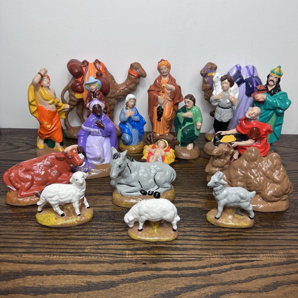 Vintage 1970s Atlantic Mold 18 Piece Nativity Set Ceramic Hand Painted